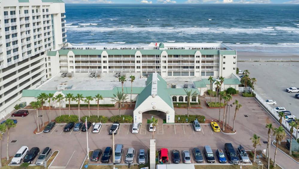 Oceanfront In Daytona * Daytona Beach